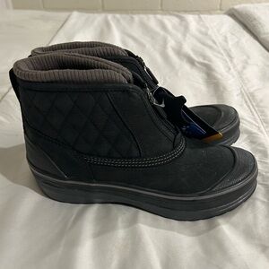 NWT Clarks Outdoor women’s size 7 black ankle boots.